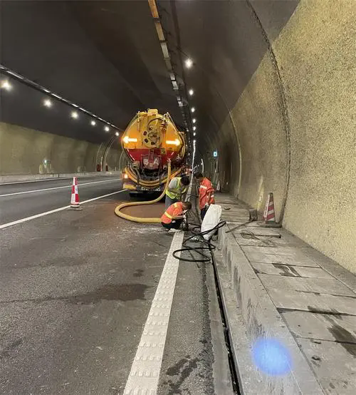 浑源隧道排水渠清淤